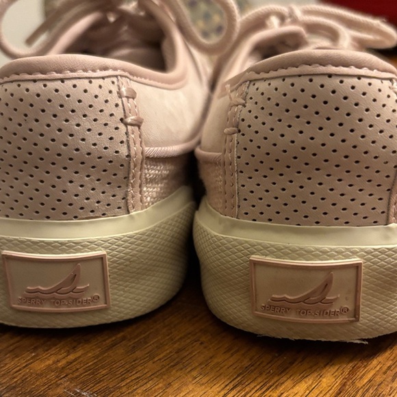 Sperry Women's Blush Perforated Leather Sneakers size 9.5 - Picture 3 of 7